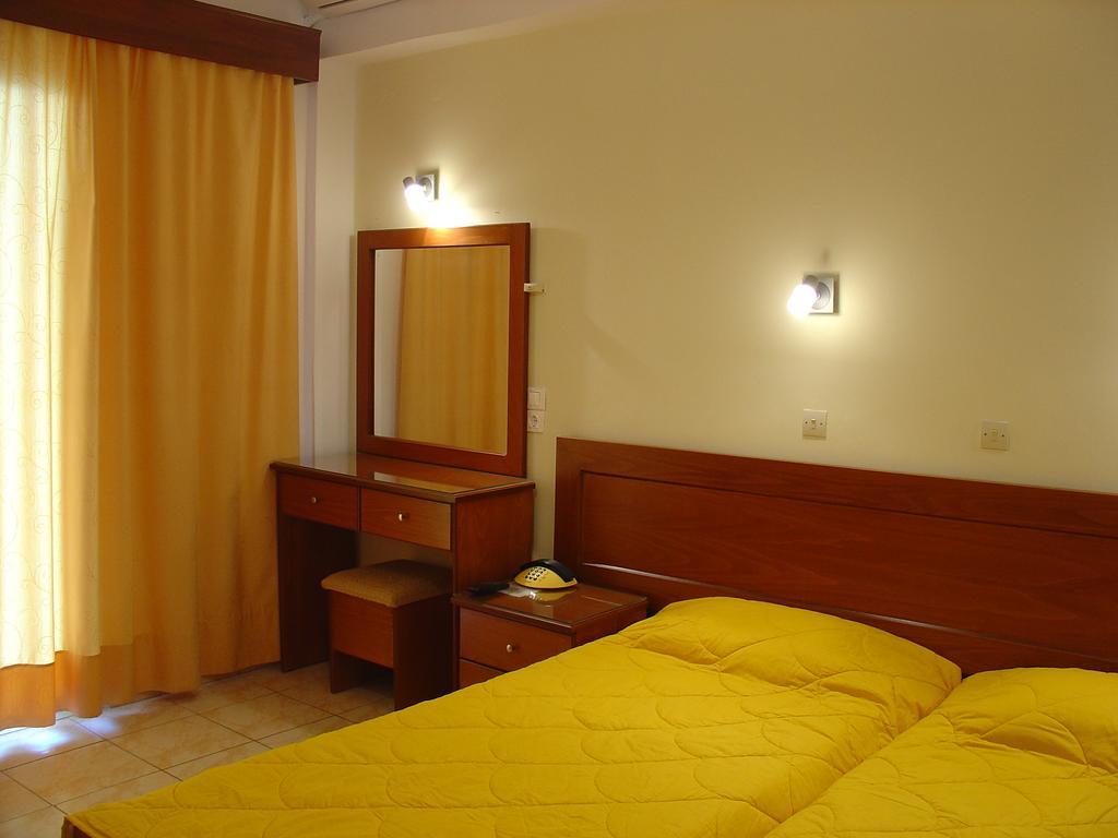 Golden Sands Hotel Agios Georgios  Room photo
